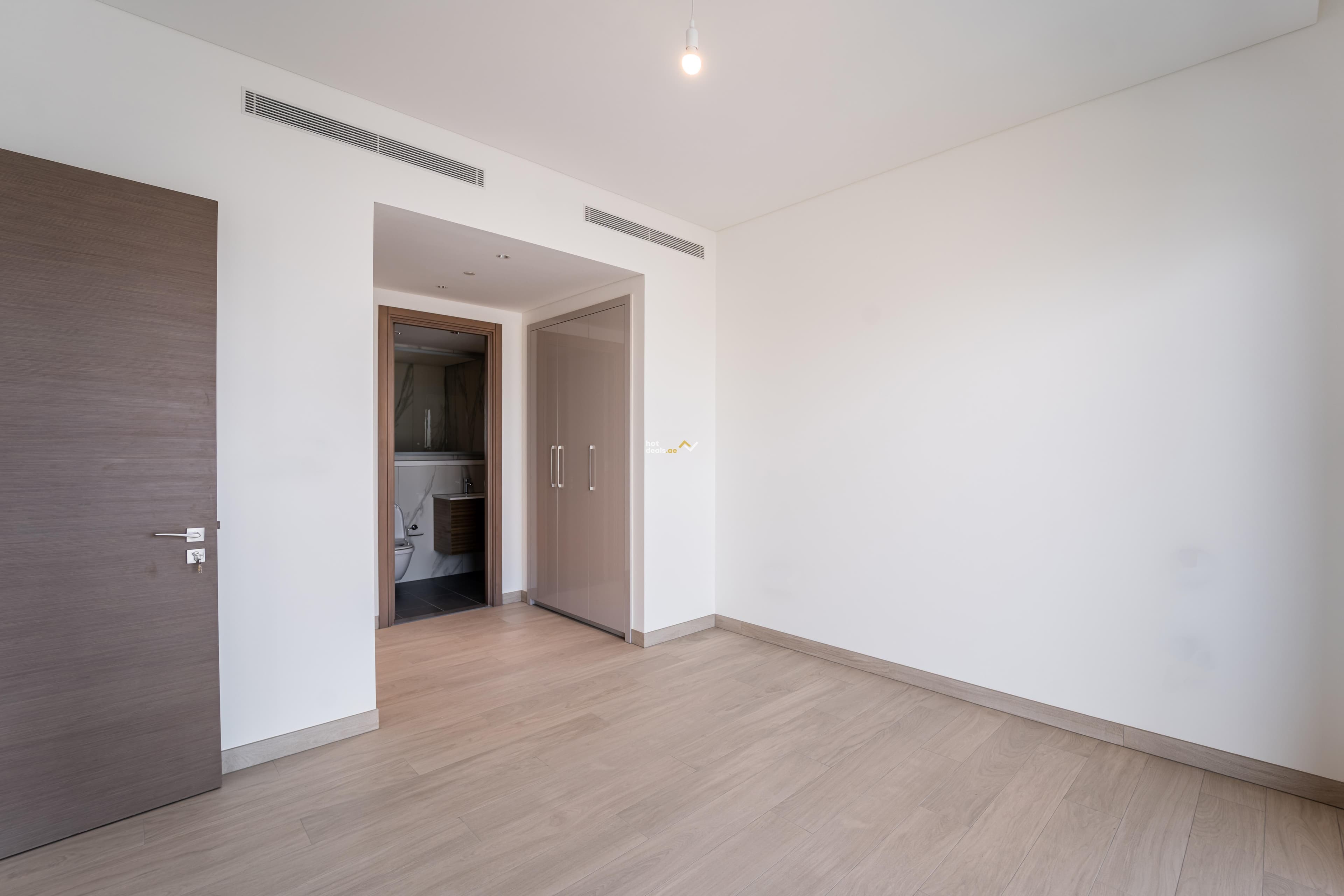 Bright open living | spacious 1-bedroom |Vacant