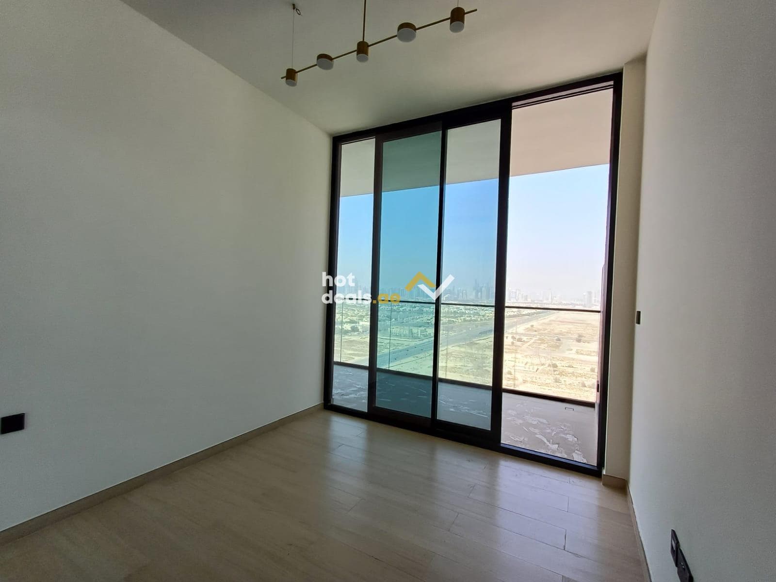 LARGE LAYOUT | HEIGH FLOOR | CLOSE TO ROAD EXIT