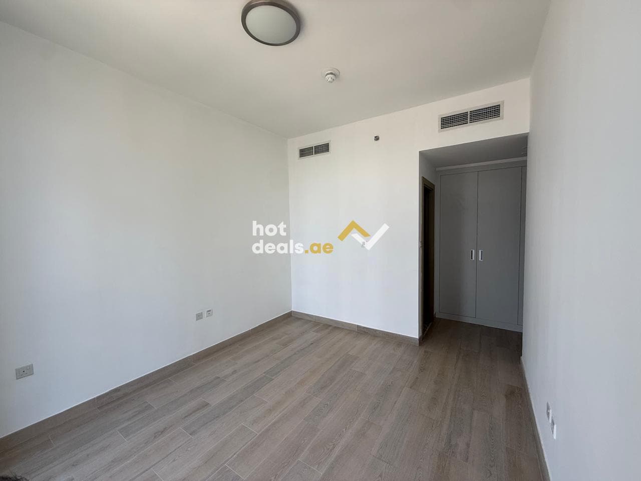Modern 2BR Apartment | Bright Layout | Mid floor