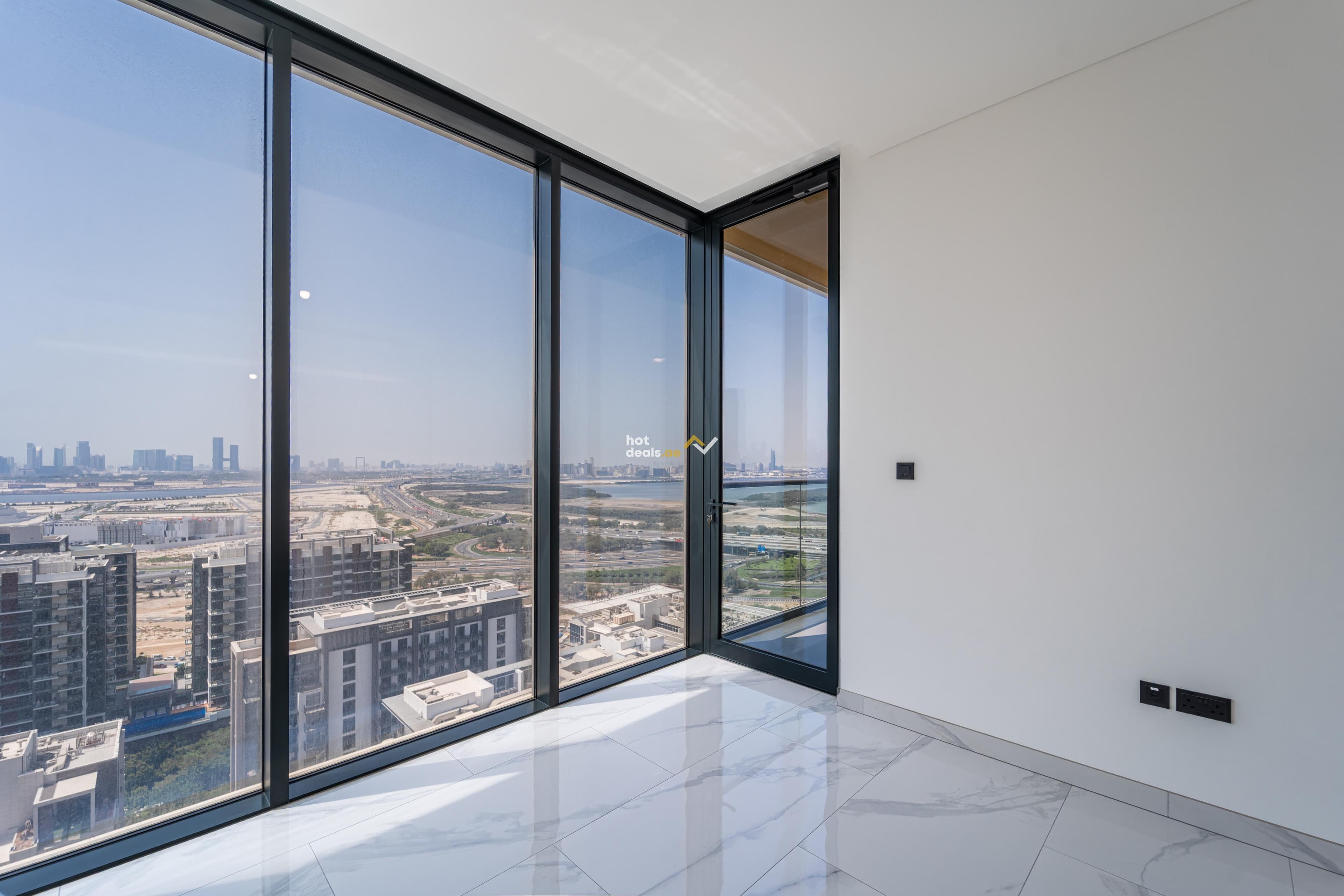 Vacant | High Floor | Skyline and Canal View