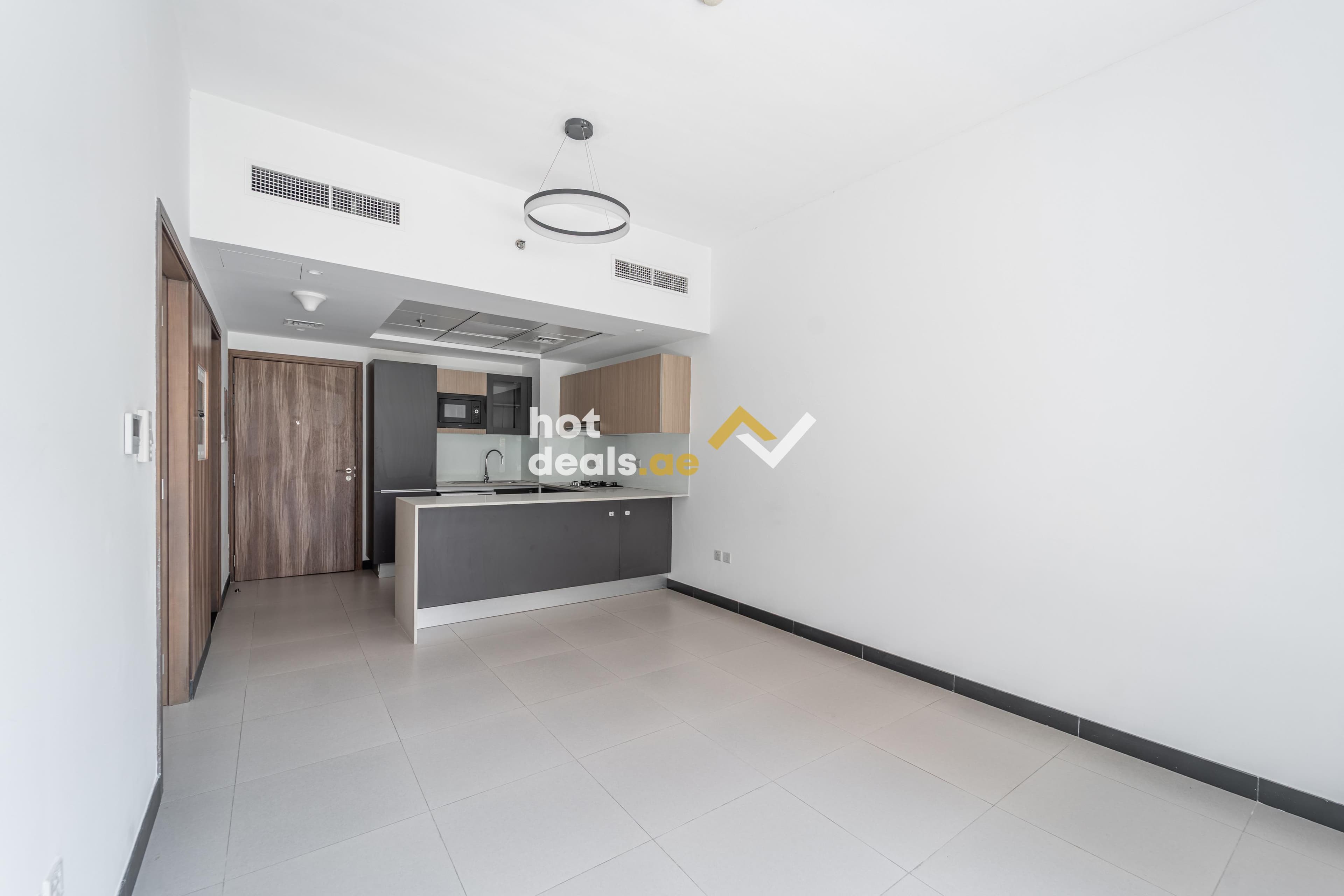 LARGE LAYOUT | CLOSE TO EXIT | FLEXIBLE CHEQUES