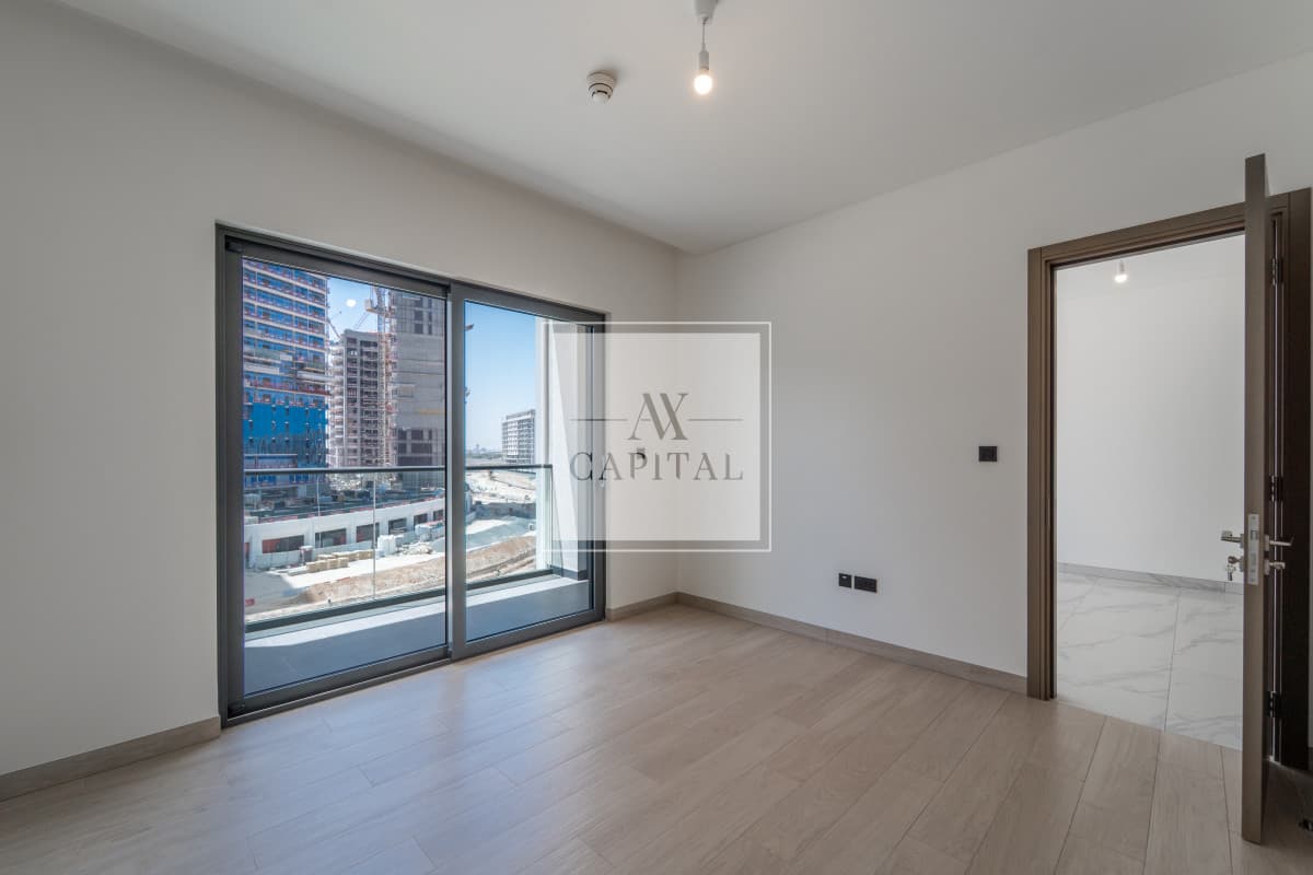 Bright open living | spacious 1-bedroom |Vacant