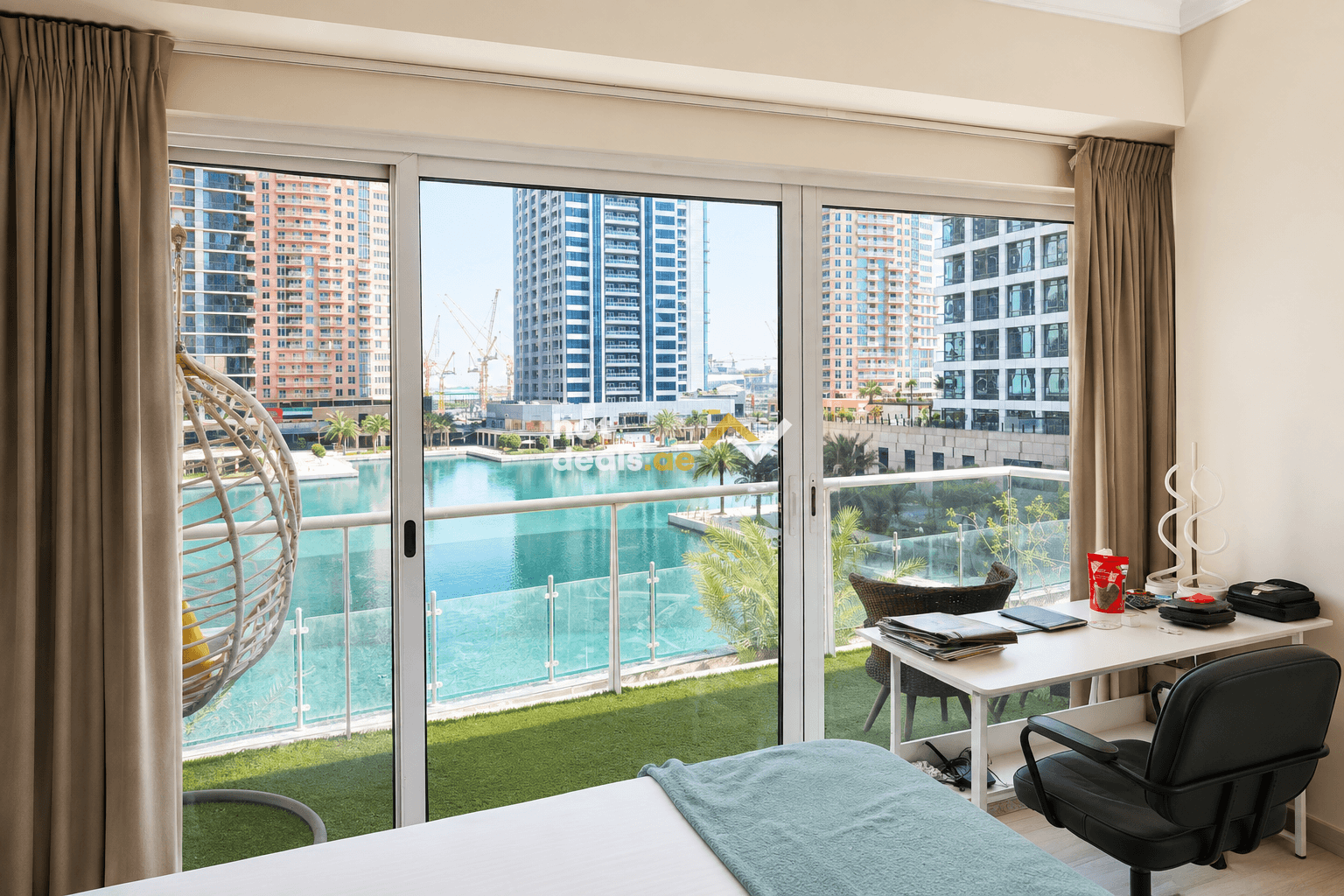 Freehold | Large Layout | Pool-Lake View | Metro