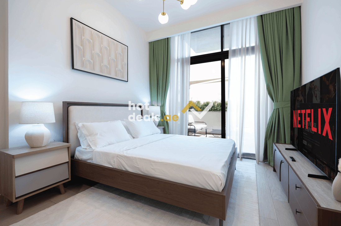 Luxurious Studio | Vacant | Boulevard View