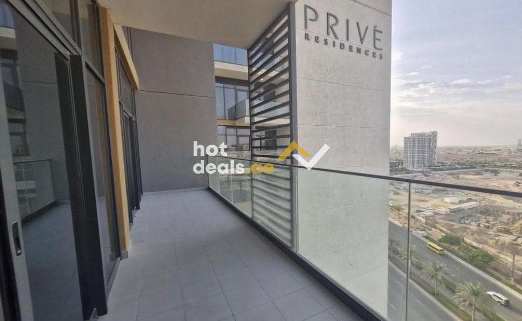 Mid floor | Close to Park | Unfurnished | Vacant