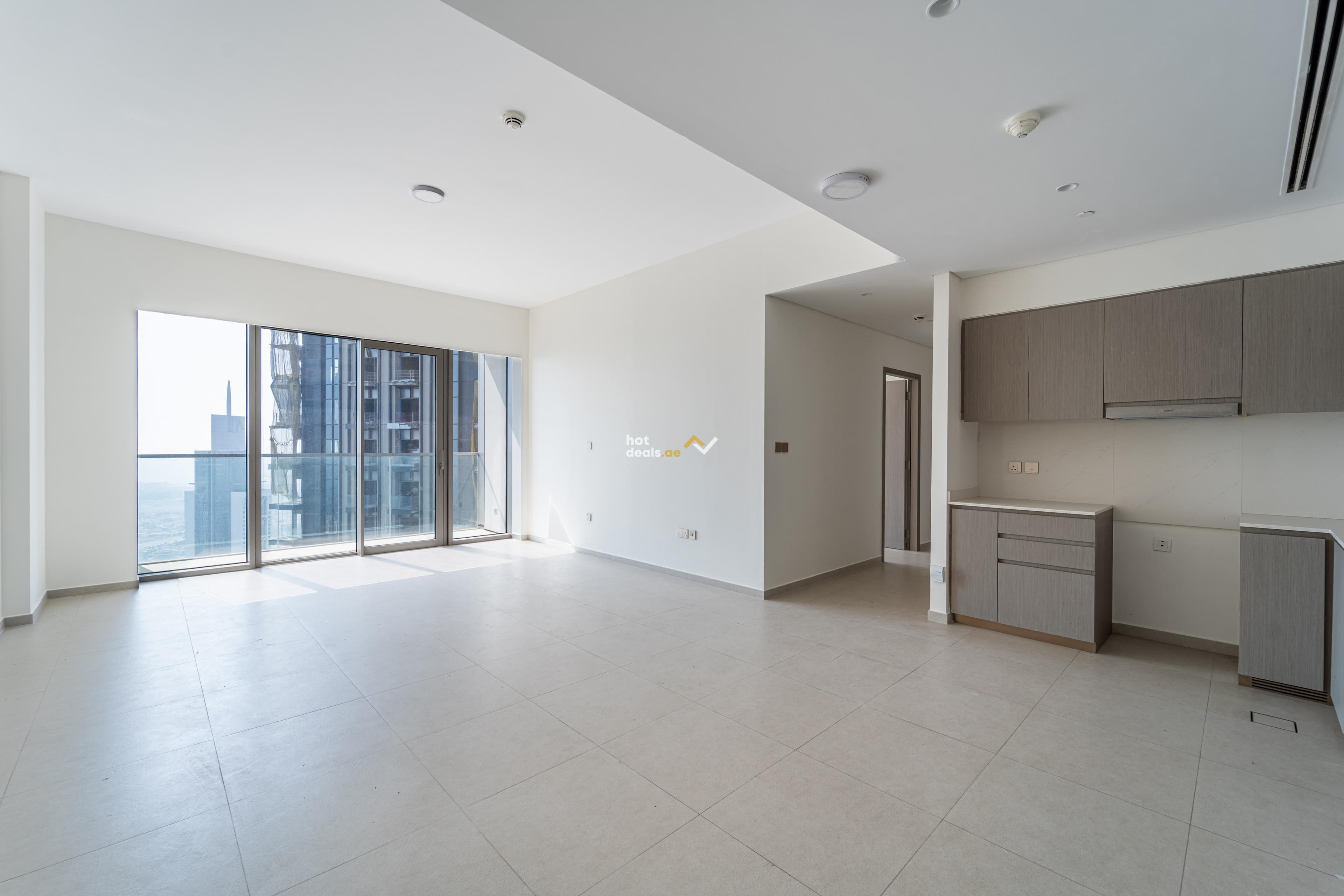 Vacant High Floor Sea Views 2 Bed Apt.
