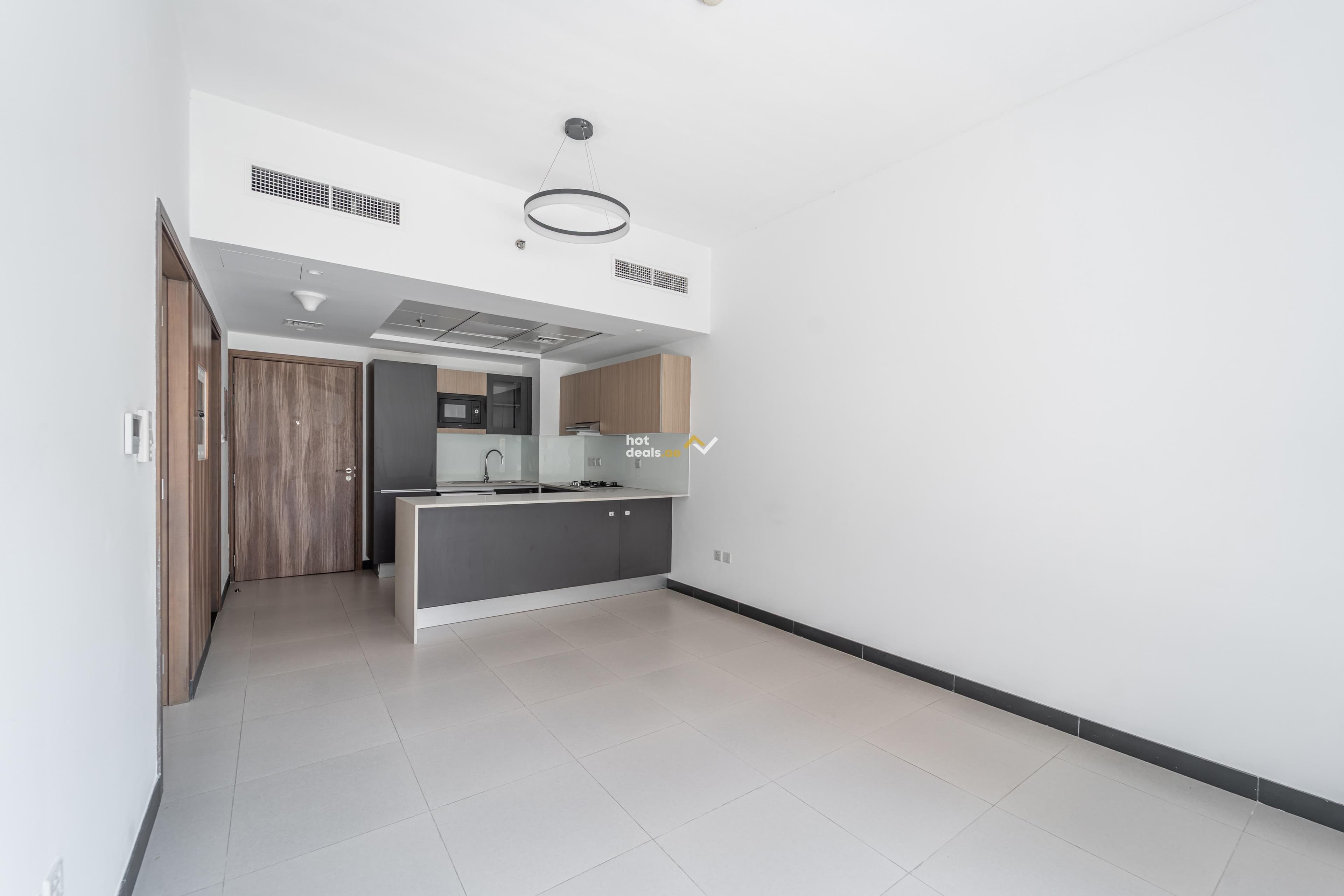 SPACIOUS LAYOUT | VERY BRIGHT | LOW FLOOR