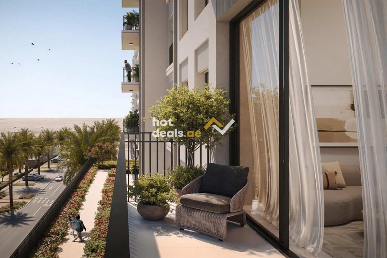 Generous balcony l Pool View l Spacious