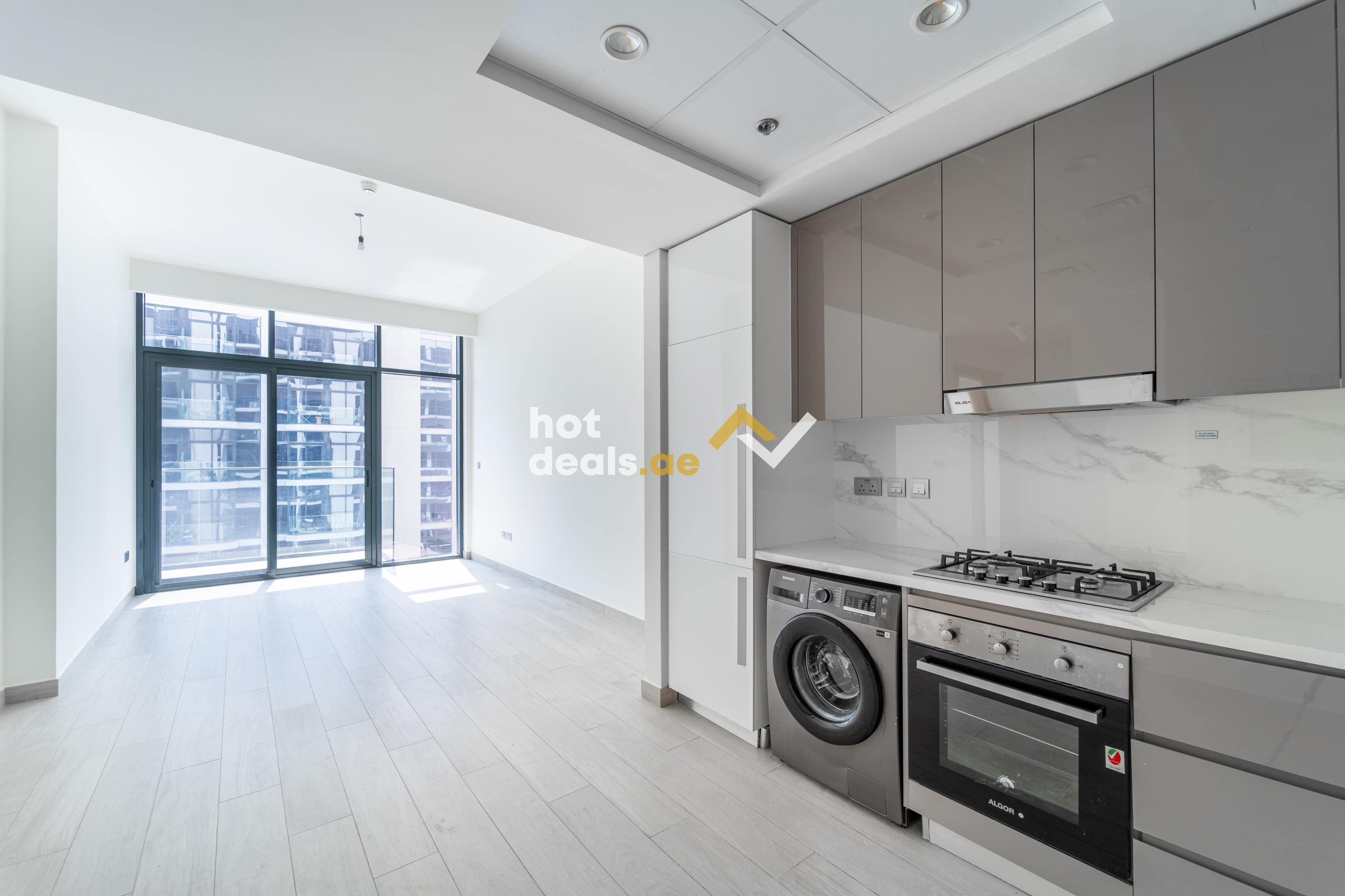 Vacant | Spacious | Chiller Free l 12 cheques
