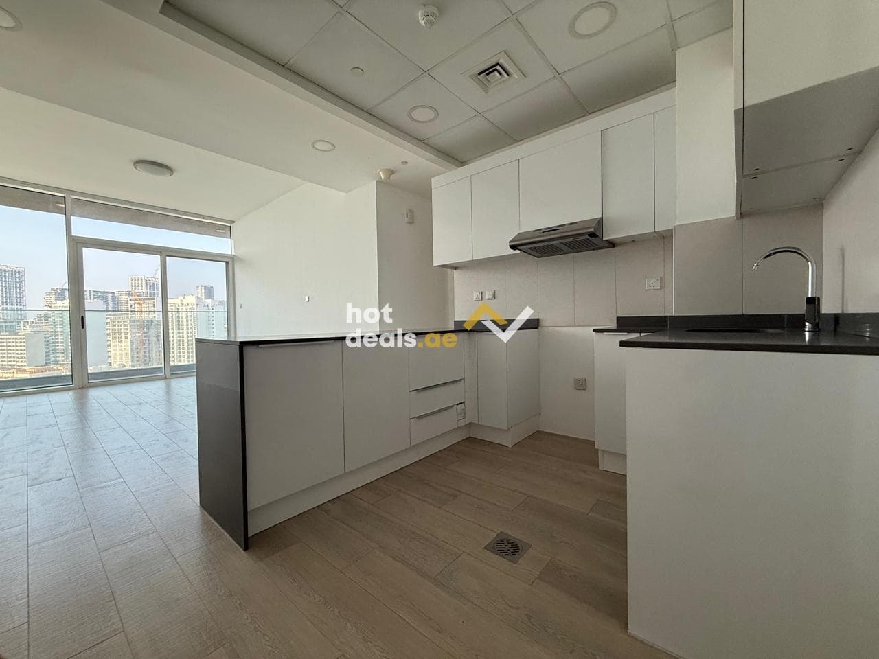 UNFURNISHED | NO APPLIANCES | LARGE LAYOUT