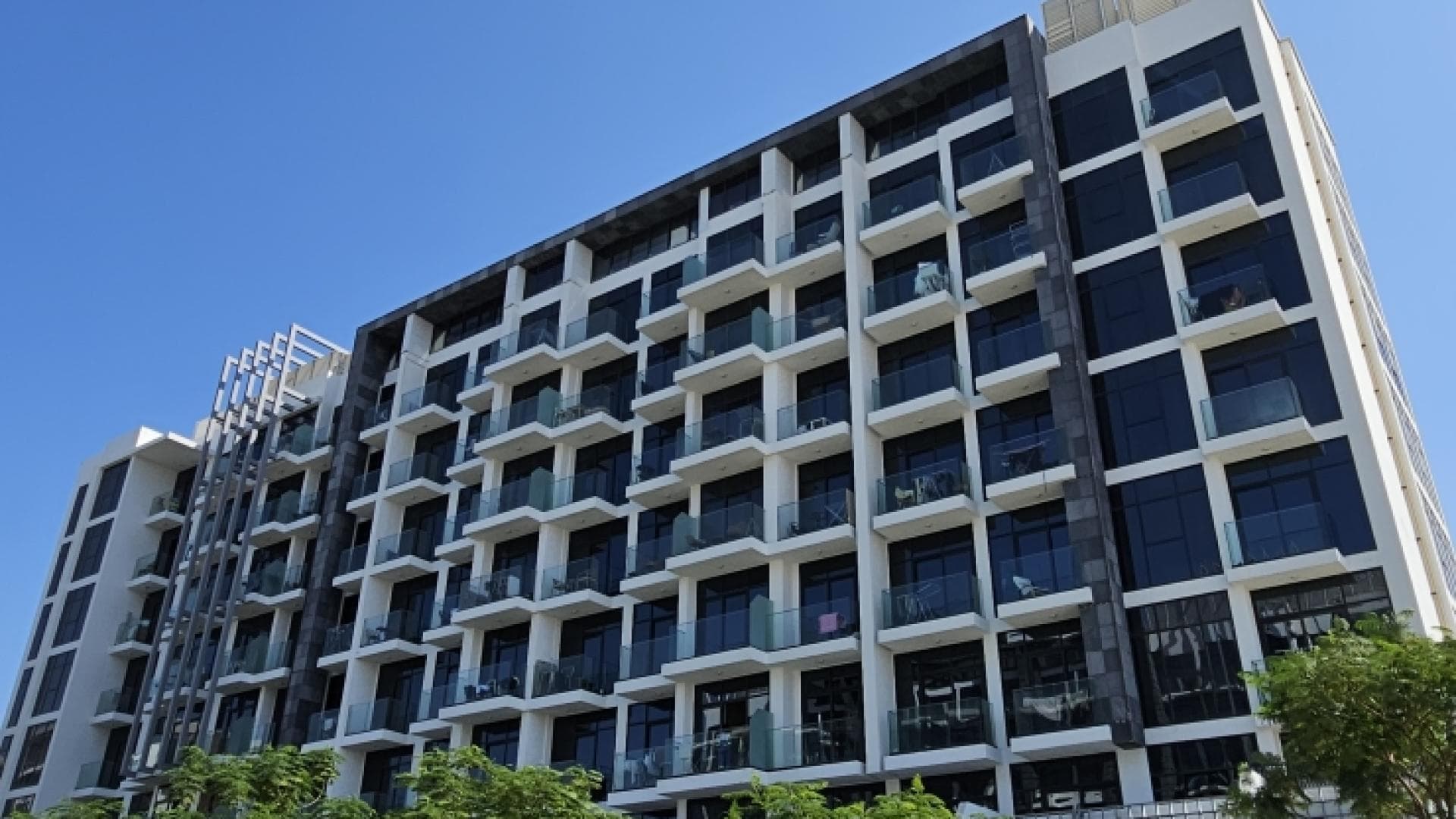 Azizi Riviera 33